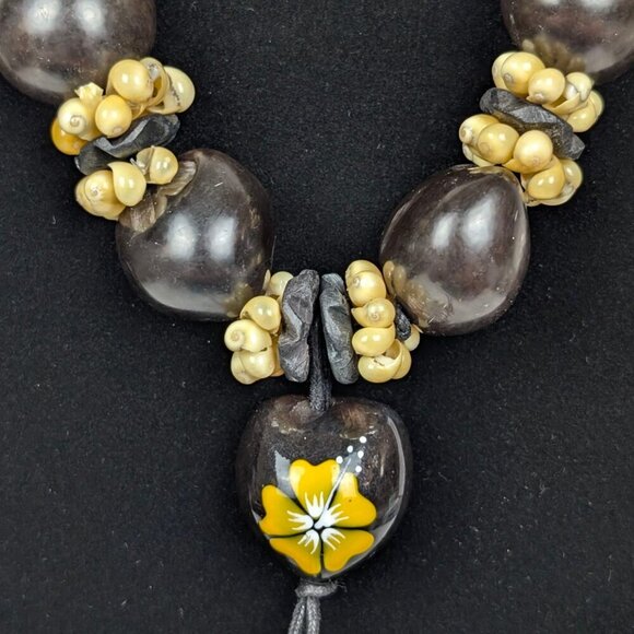 Vintage Kukui Nut & Yellow Shell Necklace - Picture 3 of 5
